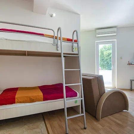 Vandrarhem Step2 *